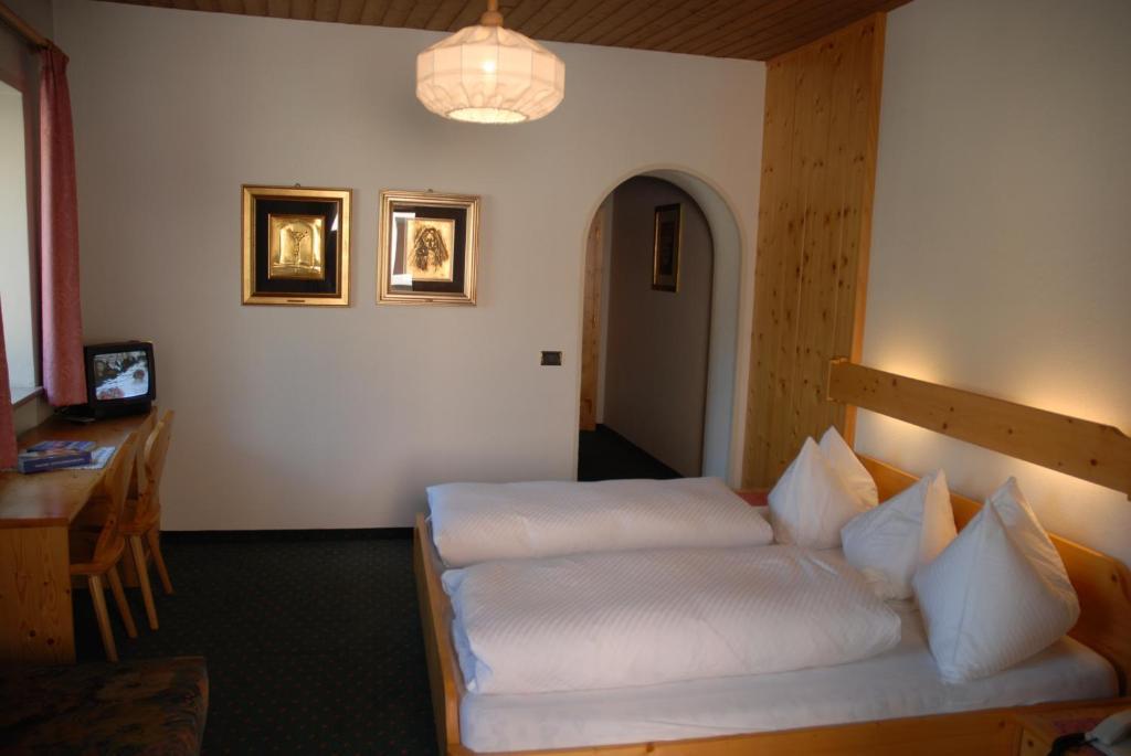 Hotel B&B Gasthof Zur Linde Rio di Pusteria Phòng bức ảnh